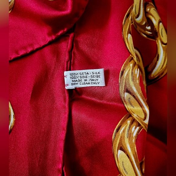 Like New Chanel Red Multicolor Large Silk Scarf - Picture 4 of 4